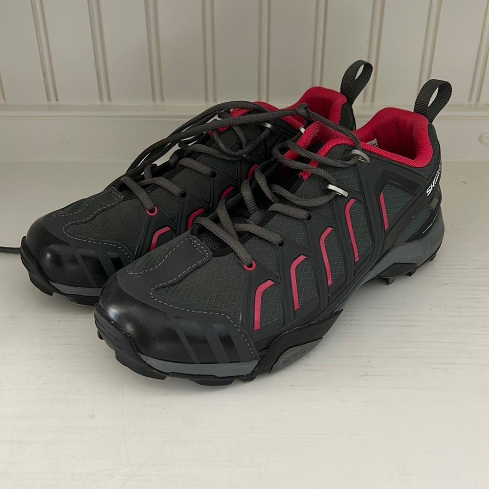 Shimano Pedaling dynamics spin shoes size 40 black and red